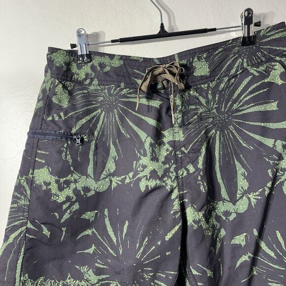 Patagonia Wavefarer Swim Board Shorts Mens 30 Green Tropical Beach Vacation EUC - Picture 3 of 5